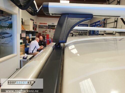 CRUZ Airo Silver Roof Racks - Image 2