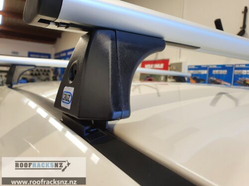 CRUZ Airo Silver Roof Racks - Image 5