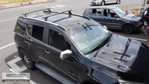 CRUZ Airo Dark Roof Racks - Image 3