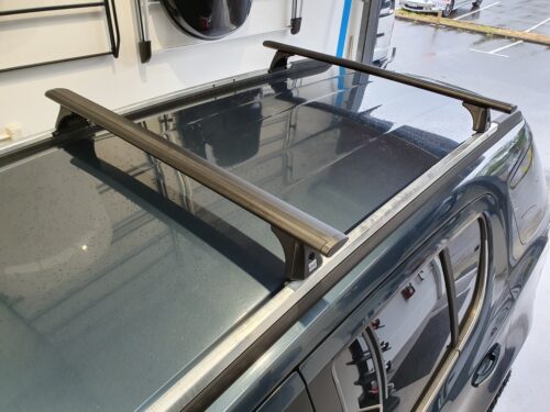 CRUZ Airo Dark Roof Racks - Image 7