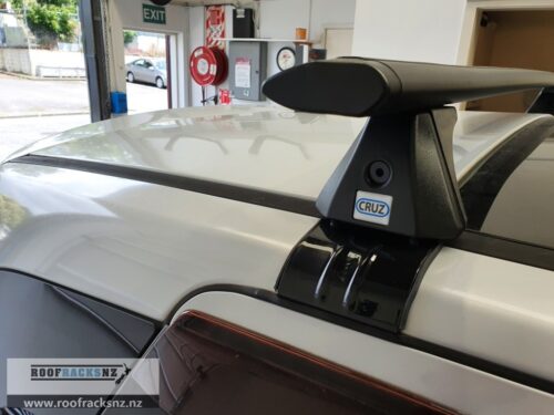 CRUZ Airo Dark Roof Racks - Image 4