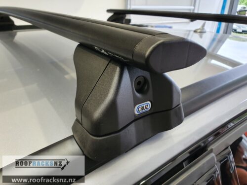 CRUZ Airo Dark Roof Racks - Image 5