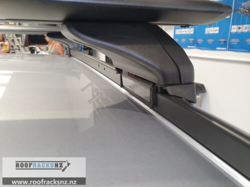 CRUZ Airo Dark Roof Racks - Image 3