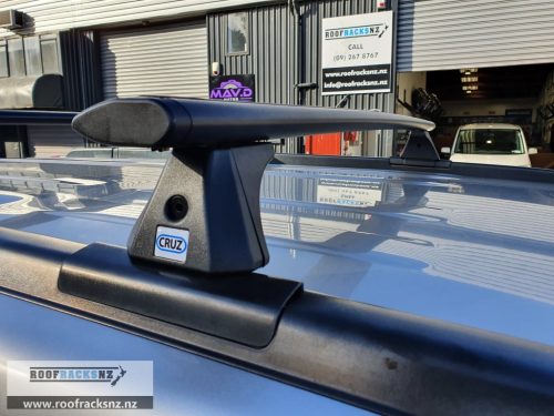 CRUZ Airo Dark Roof Racks - Image 3