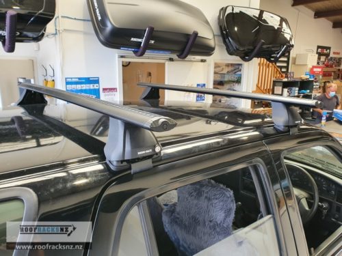 Vortex 2500 Black 2 Bar Roof Rack - Image 4