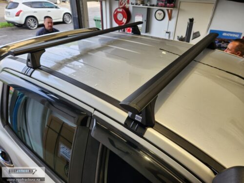 CRUZ Airo Dark Roof Racks - Image 6