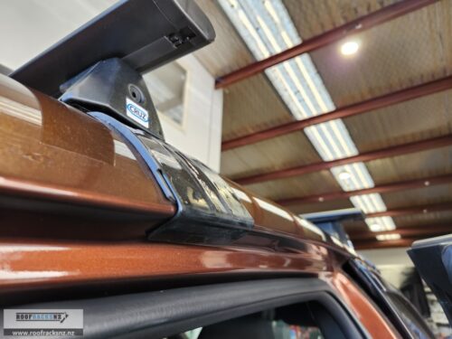 CRUZ Airo Dark Roof Racks - Image 5