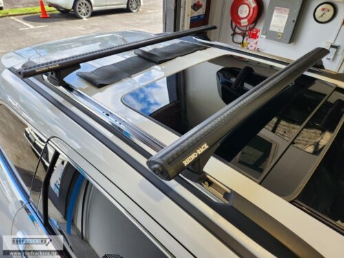 Vortex RCL Black 2 Bar Roof Rack - Image 10