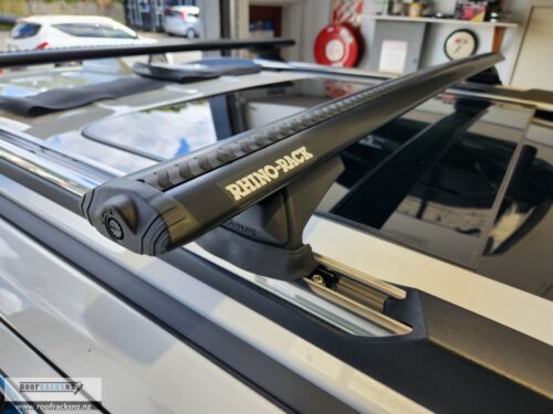 Vortex RCL Black 2 Bar Roof Rack - Image 12