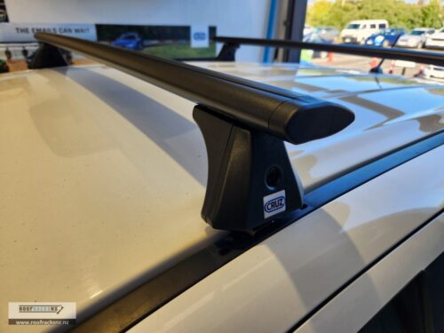 CRUZ Airo Dark Roof Racks - Image 10