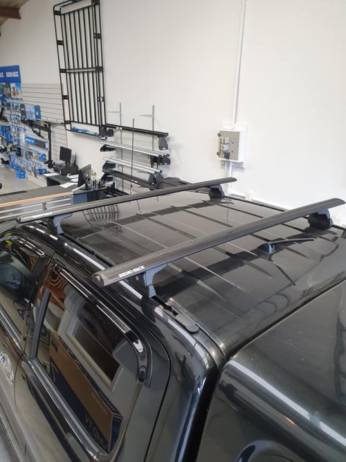 Vortex RLT600 Trackmount Black 2 Bar Roof Rack - Image 10