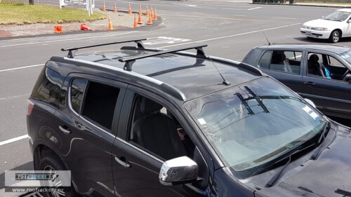 CRUZ Airo Dark Roof Racks - Image 2