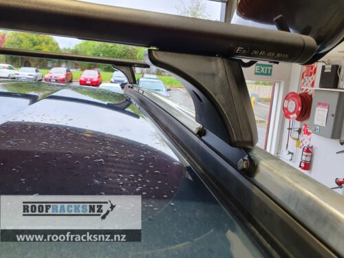 CRUZ Airo Dark Roof Racks - Image 2