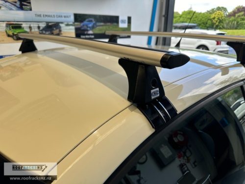 CRUZ Airo Silver Roof Racks - Image 3