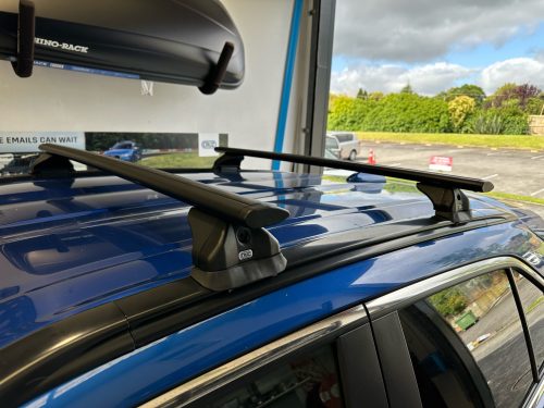 CRUZ Airo Dark Roof Racks - Image 2