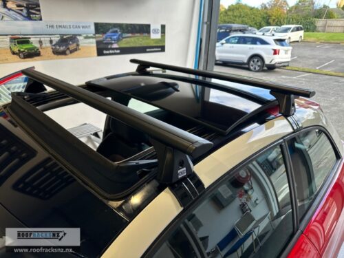 CRUZ Airo Dark Roof Racks - Image 4