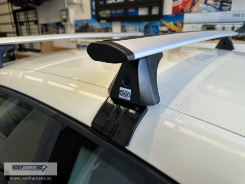 CRUZ Airo Silver Roof Racks - Image 5