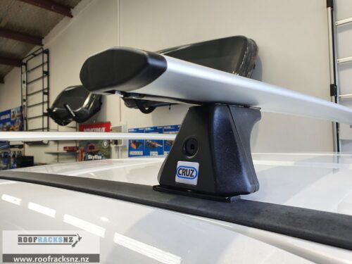 CRUZ Airo Silver Roof Racks - Image 5