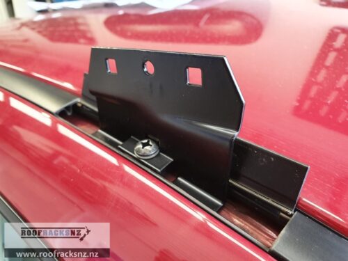 CRUZ Airo Dark Roof Racks - Image 2