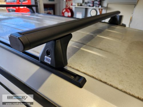 CRUZ Alu Dark Roof Racks - trackmount - 2 Bars - Image 11