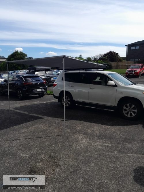 Yakima OverNOut LG Awning with L Bracket 2.5 m x 2.5 m - Image 2