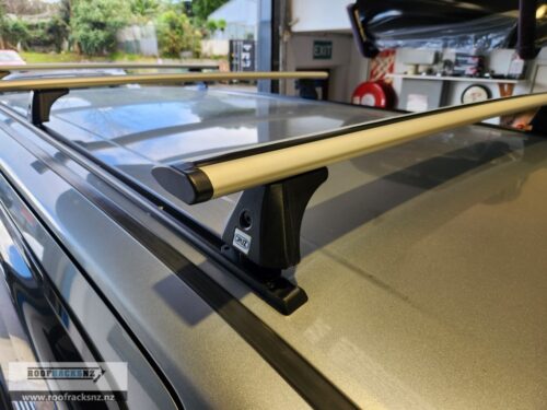 CRUZ Airo Silver Roof Racks - Trackmount - 3 Bars - Image 2