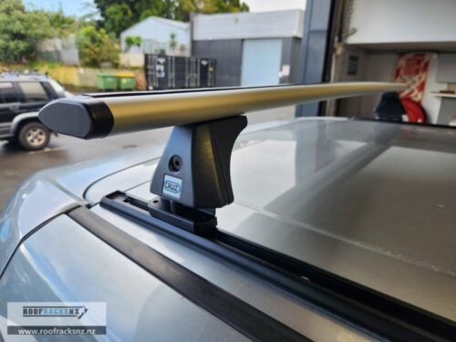 CRUZ Airo Silver Roof Racks - Trackmount - 3 Bars - Image 4