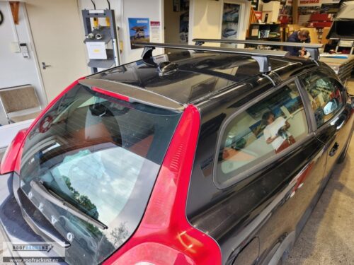 CRUZ Airo Dark Roof Racks - Image 4