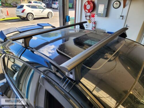 CRUZ AIRO DARK ROOF RACKS - Image 5