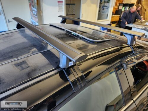 CRUZ AIRO DARK ROOF RACKS - Image 2