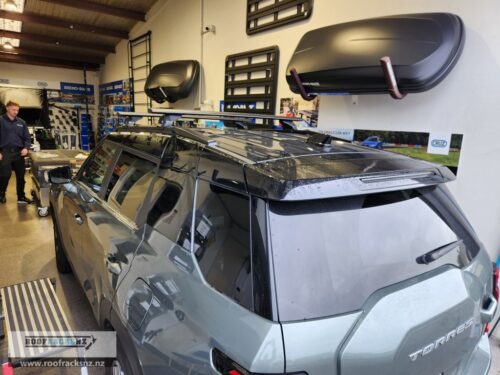 CRUZ Airo Dark Roof Racks - Image 4