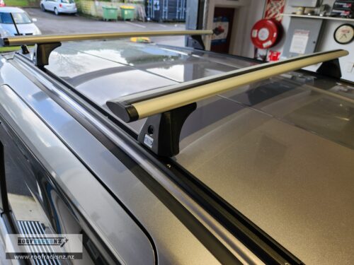 CRUZ Airo Silver Roof Racks - Trackmount - 2 Bars - Image 2