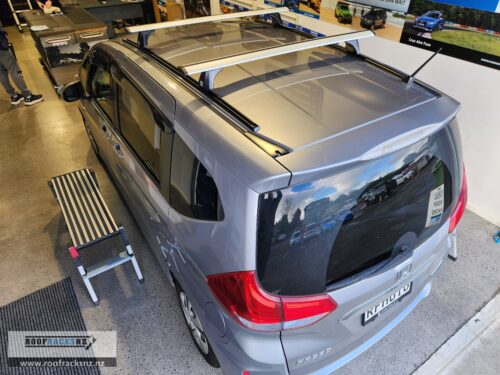 CRUZ Airo Silver Roof Racks - Trackmount - 2 Bars - Image 6
