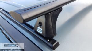 CRUZ Airo Dark Roof Racks - Trackmount - 3 Bars