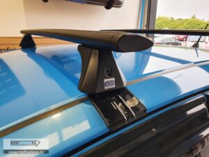 CRUZ Airo Dark Roof Racks