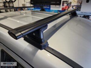 Yakima JetStream Thrubars - Black