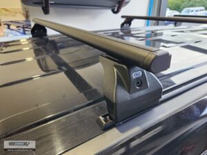 CRUZ Commercial Aluminium Dark - 3 bars - Trackmount