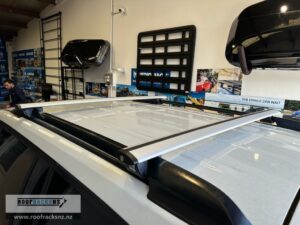 CRUZ Commercial Aluminium Dark - 3 Bars