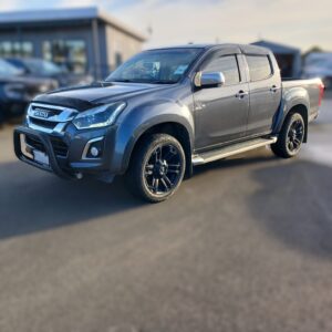 ISUZU D-Max (2012-20) / Holden Colorado (2012-17) - NZ Made 76mm Black Nudge Bar