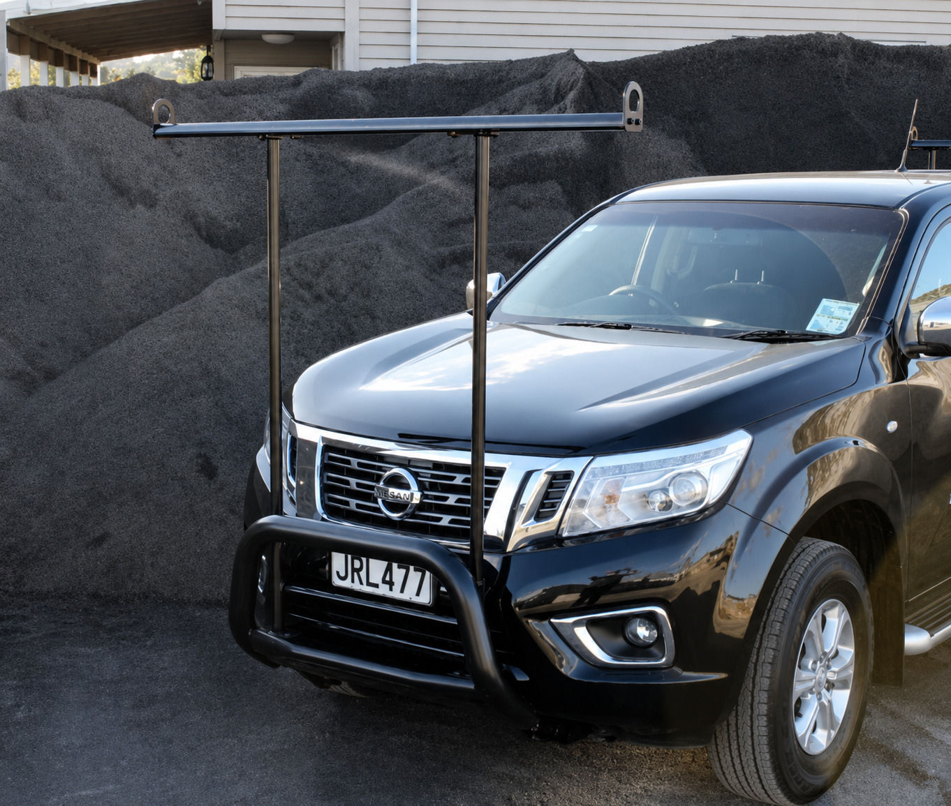 Nissan Navara D23 (2019- 2024) – Nudge Bar (Black) and Front Ladder Rack