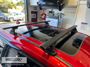 Yakima JetStream Thrubars - Black